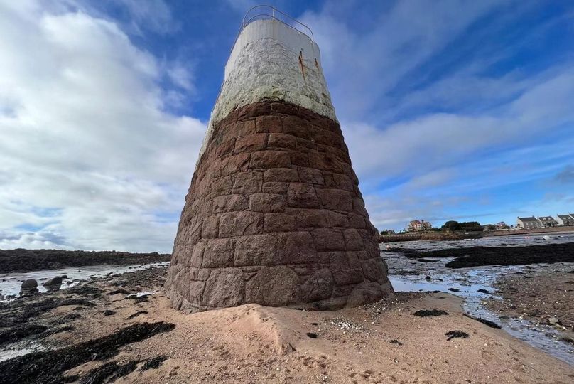 Jersey tower structure